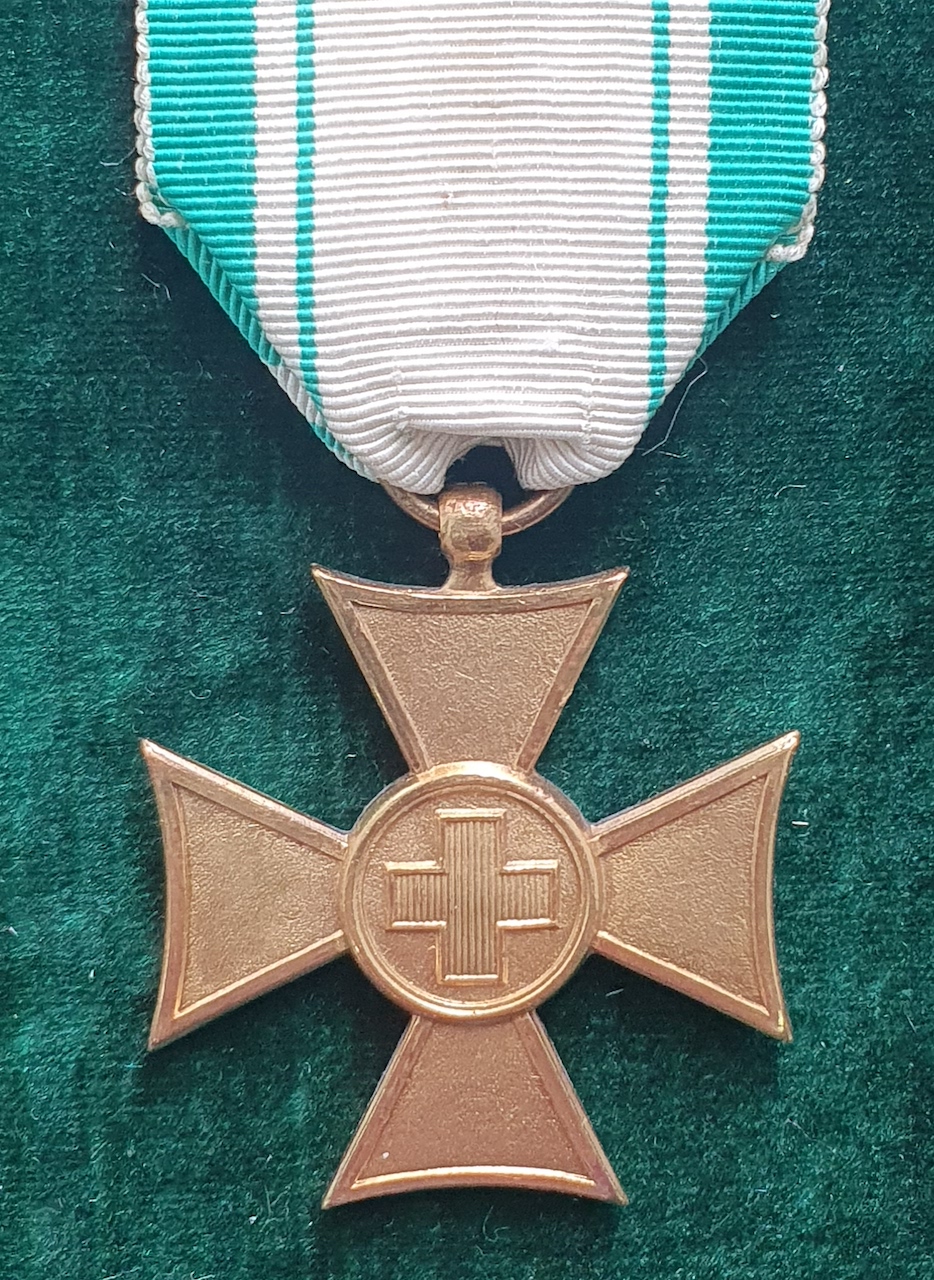 Крест из позолоченного металла за 25 лет службы в Итальянском Красном ...